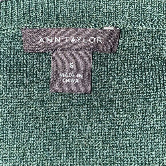 ✨ Ann Taylor Emerald Pleated Flare Sleeve Sweater Dress✨ - Picture 6 of 11